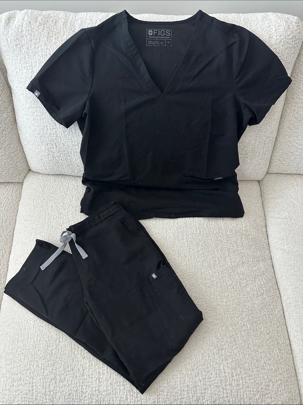 Figs Black Women's V-Neck Scrub Top and Drawstring Jogger Pants